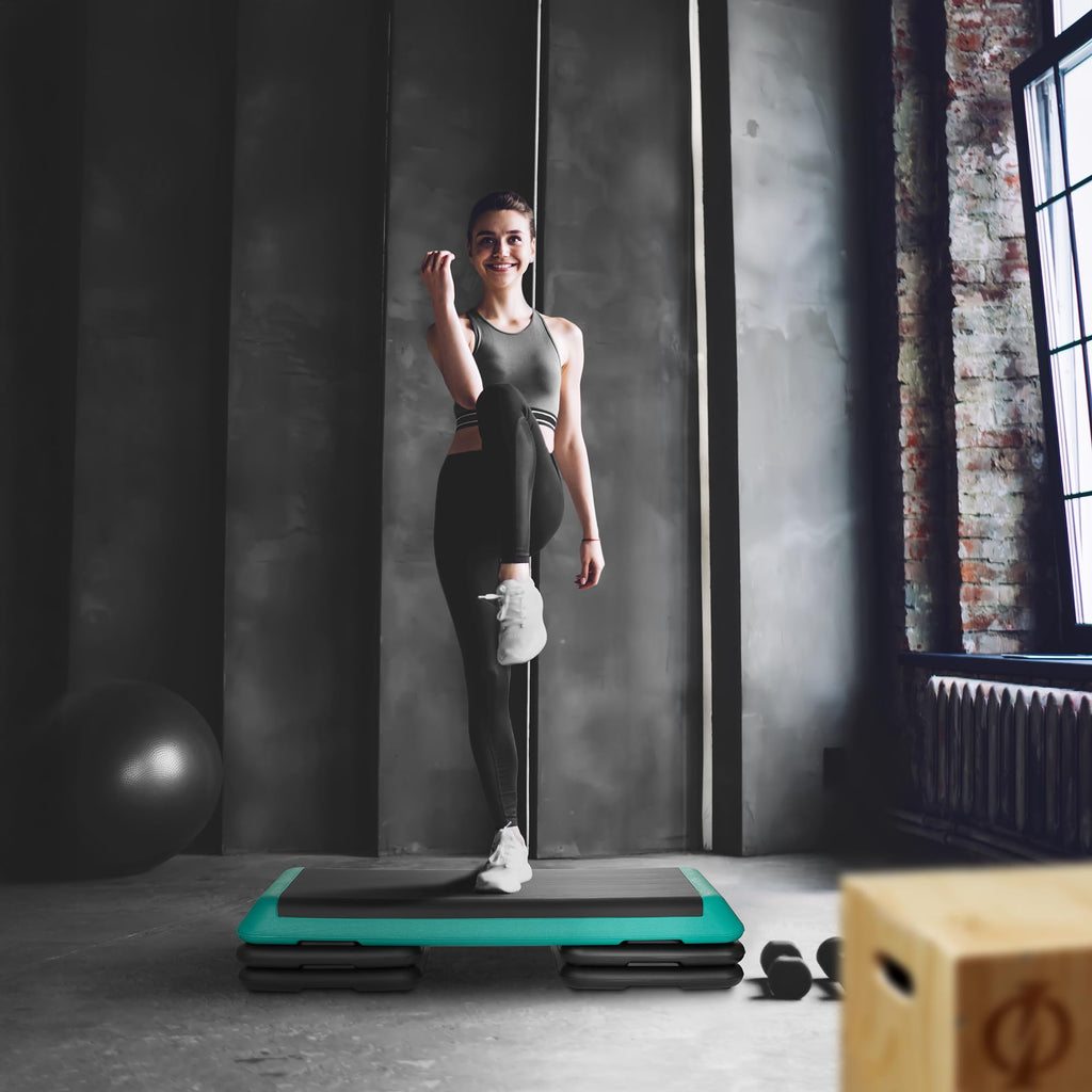 Adjustable Aerobic Exercise Step Platform with 4 Risers R675779